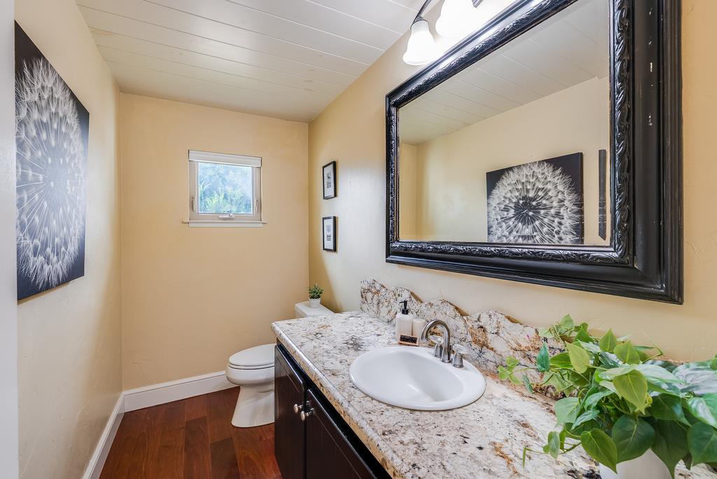 1501 Hidden Valley RD