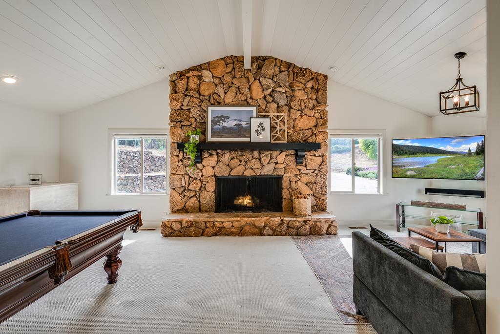 1501 Hidden Valley RD