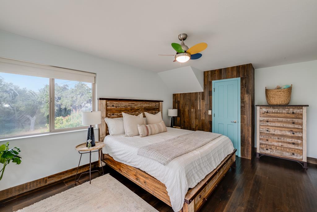 1501 Hidden Valley RD