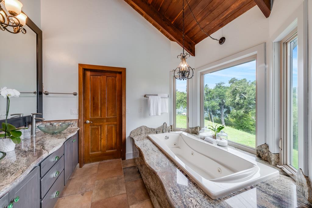 1501 Hidden Valley RD