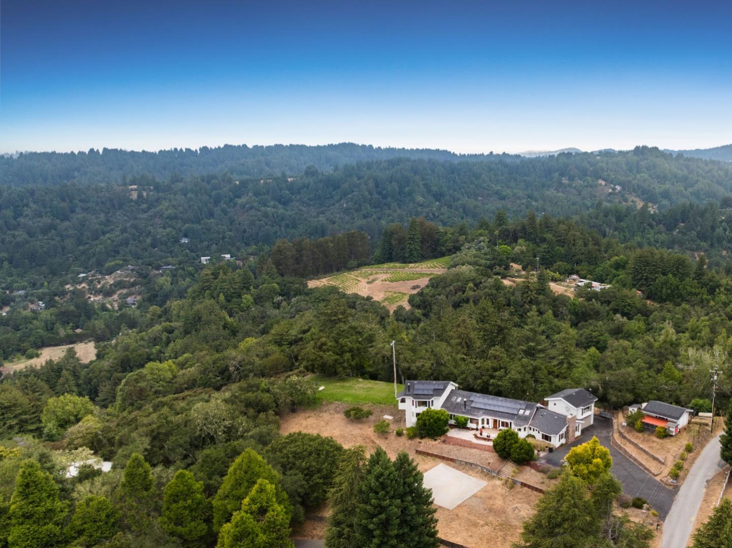 1501 Hidden Valley RD