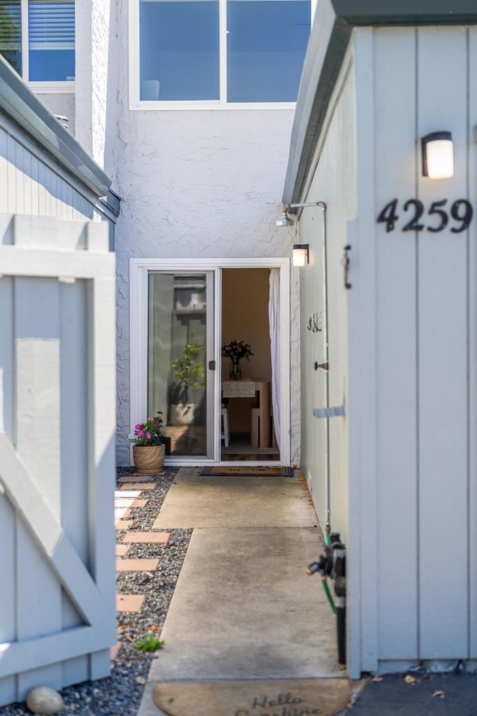 4259 Sea Pines CT