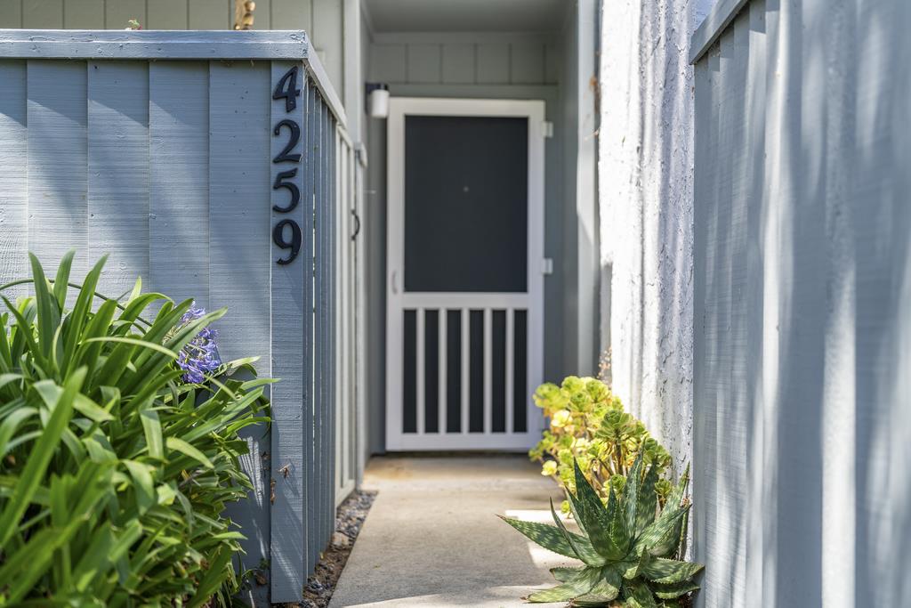 4259 Sea Pines CT