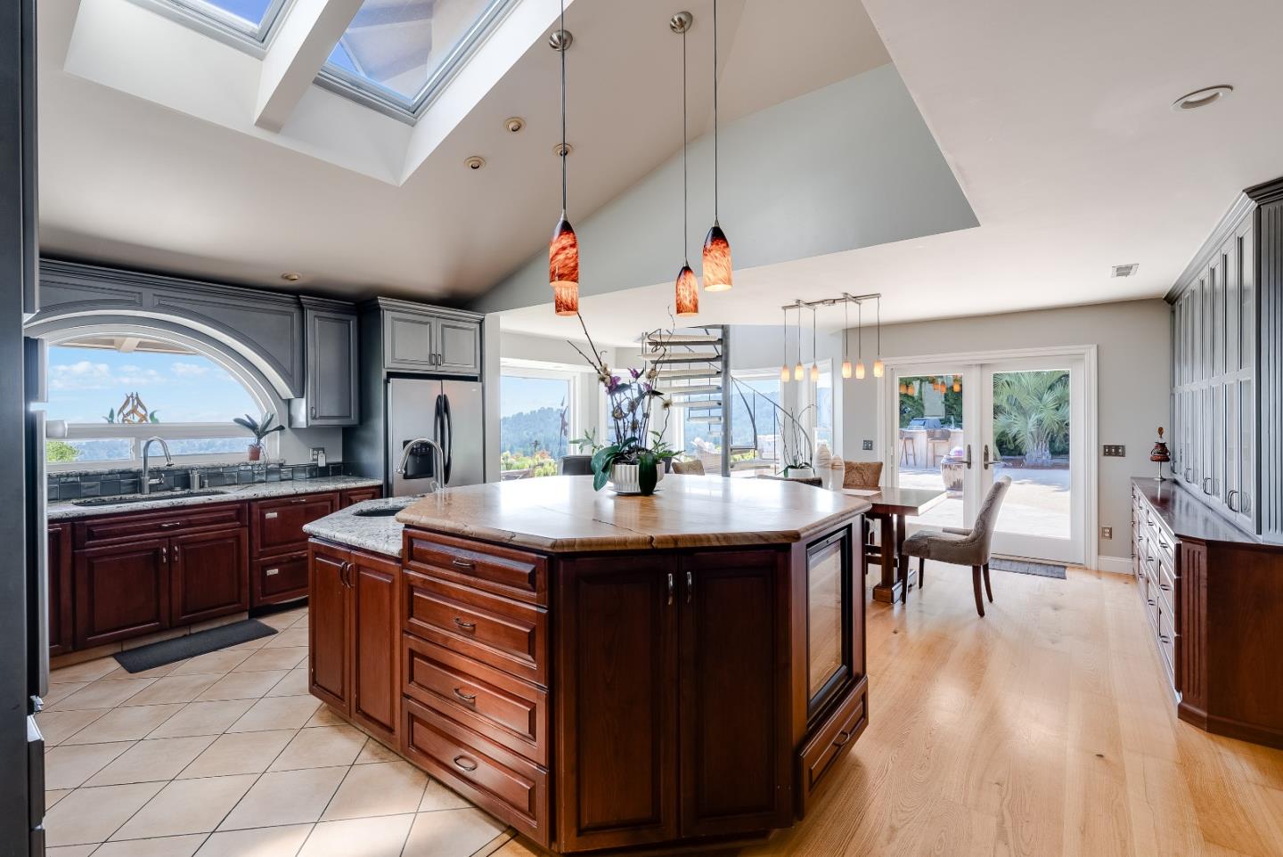 16 Kite Hill RD