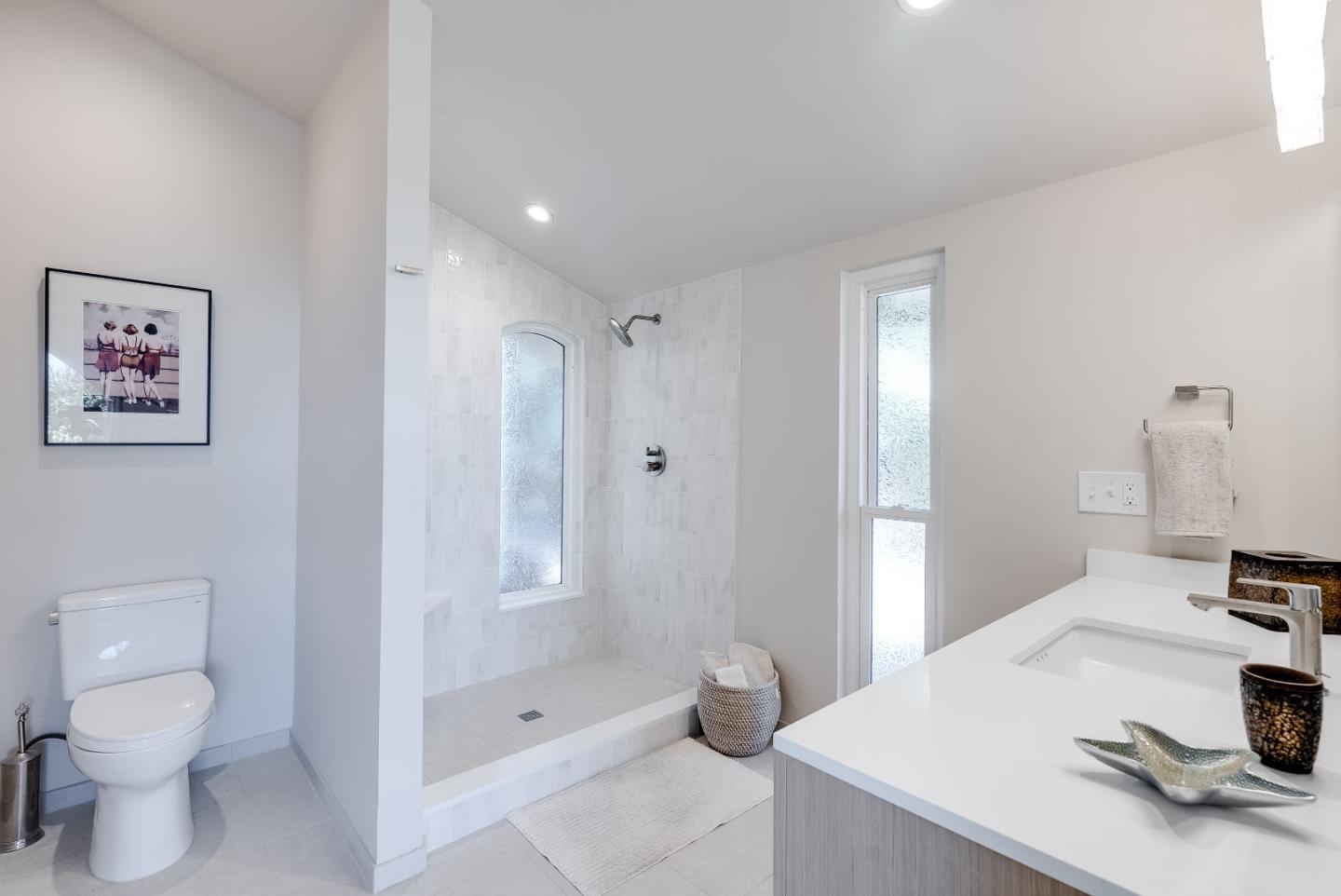 16 Kite Hill RD