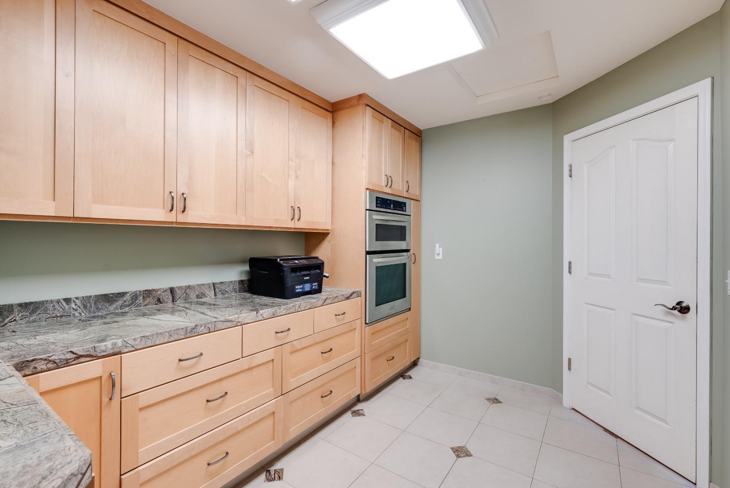 16 Kite Hill RD