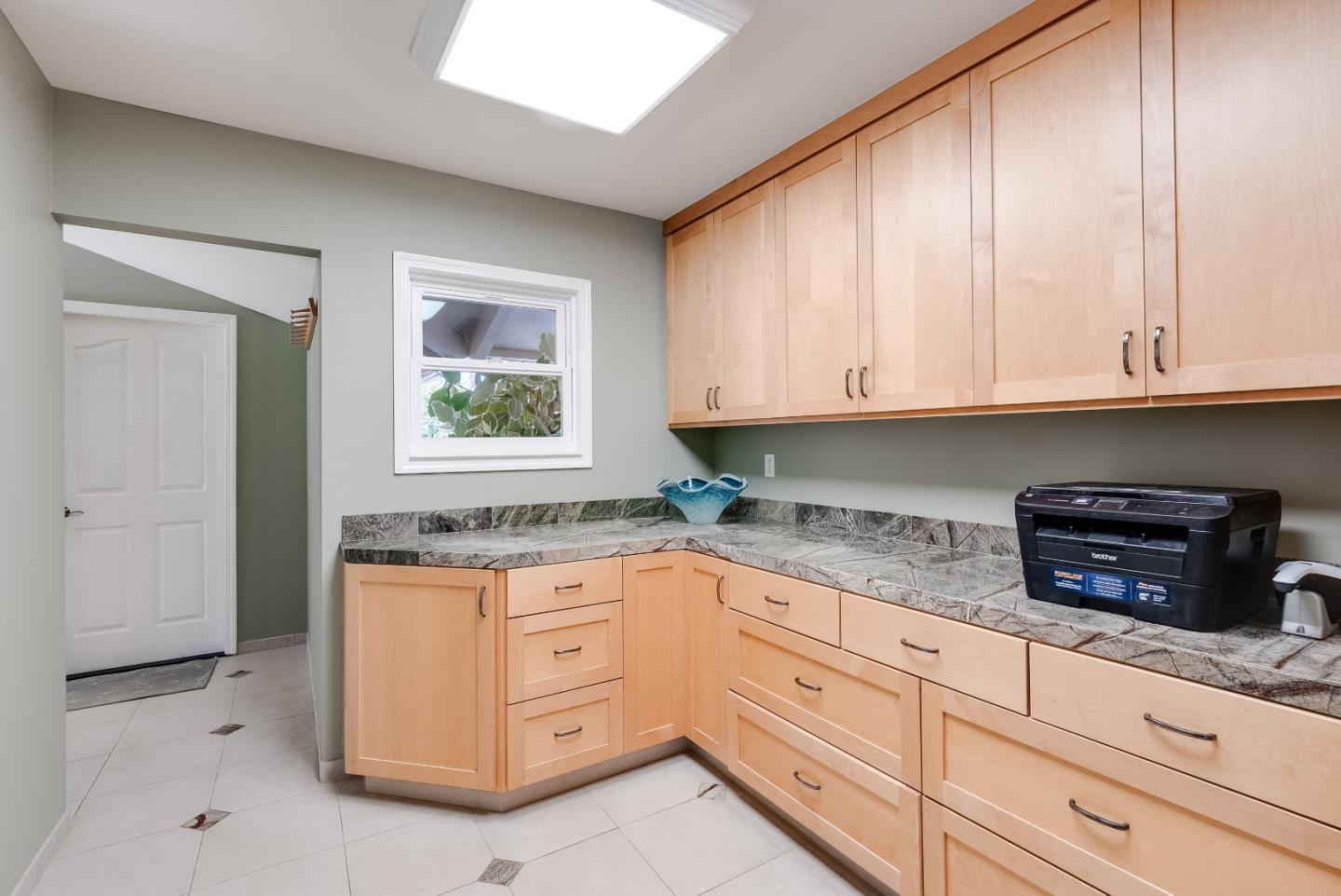 16 Kite Hill RD