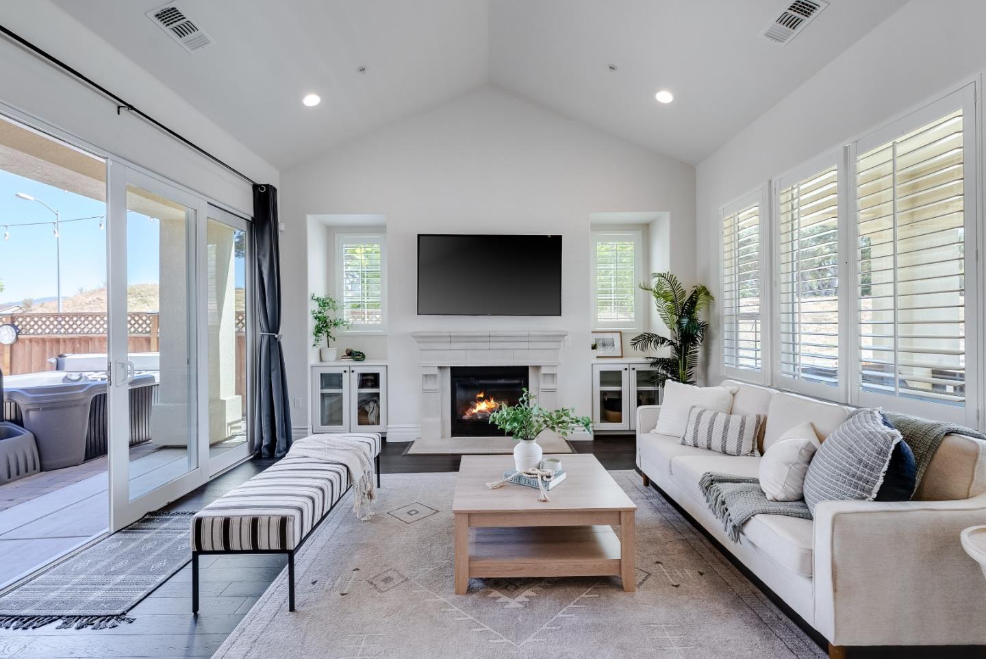 18402 McClellan CIR