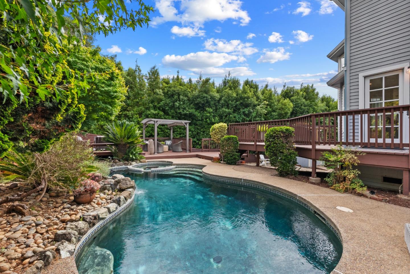 152 Oak Creek BLVD