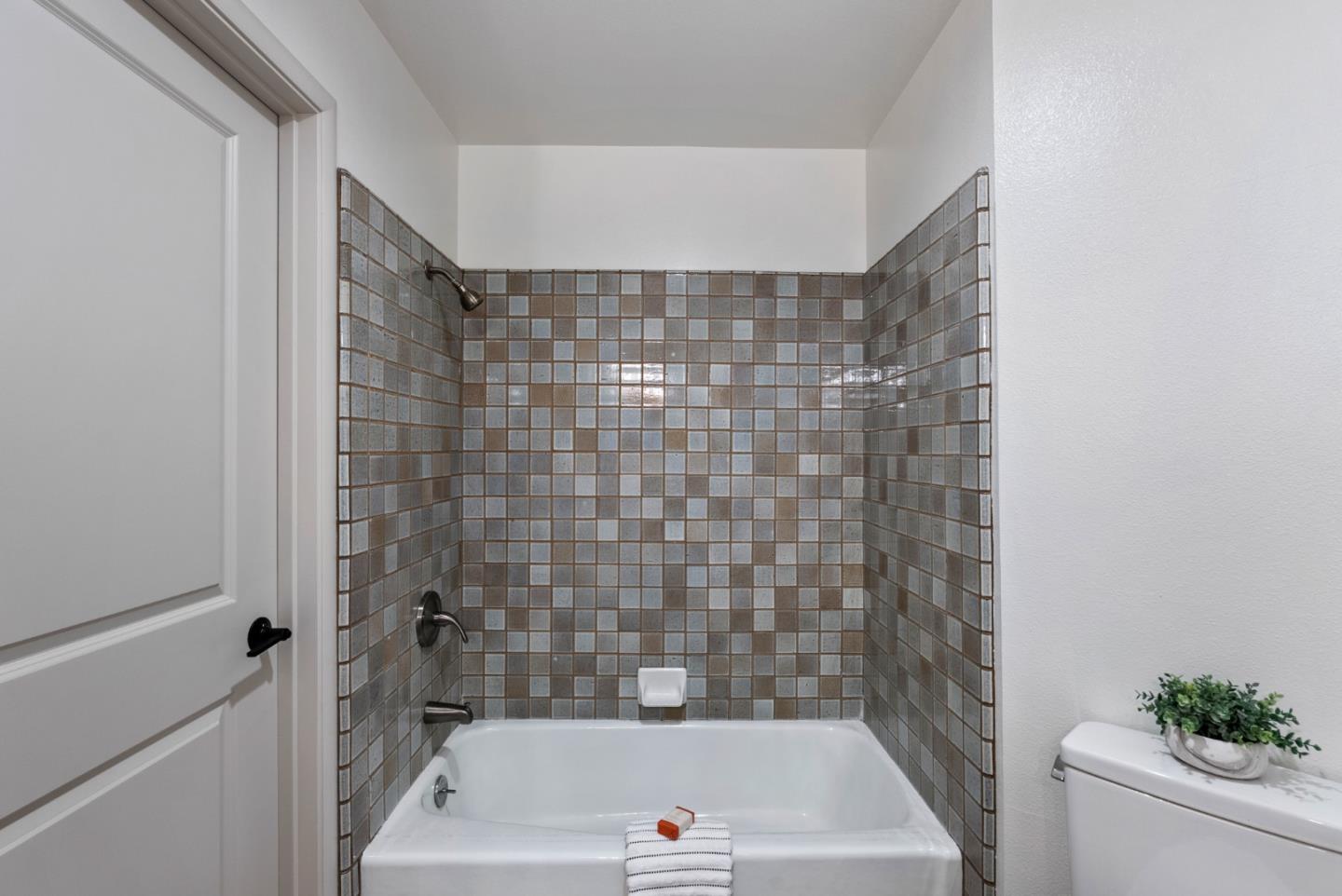 152 Oak Creek BLVD