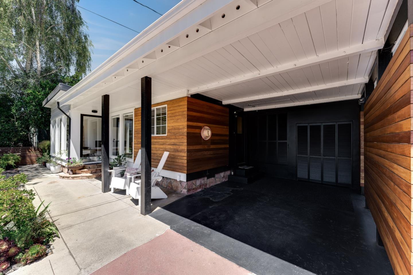 527 Clubhouse DR