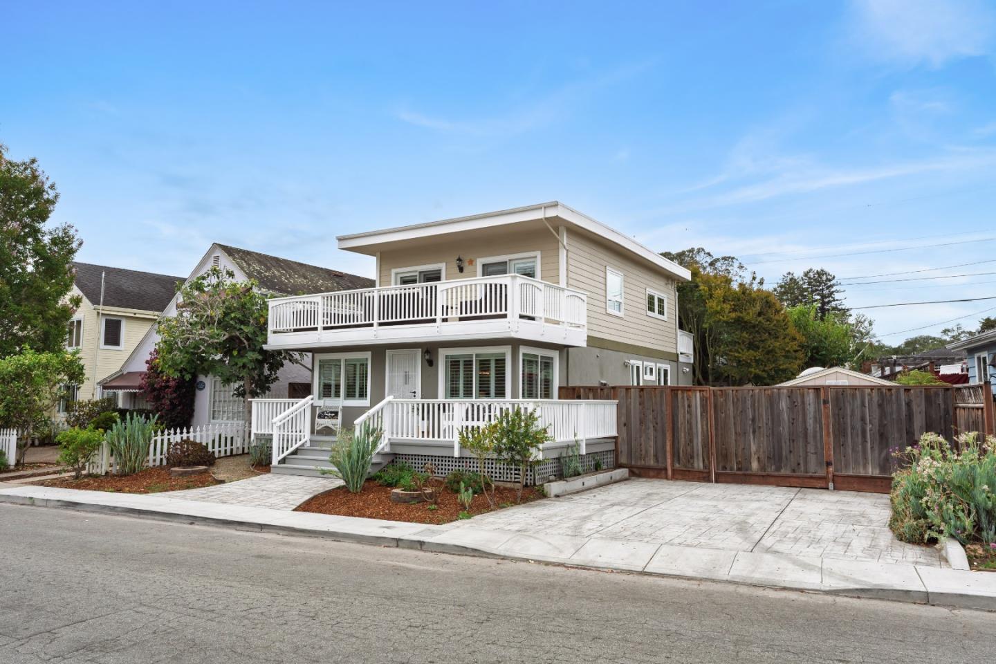 709 Gilroy DR