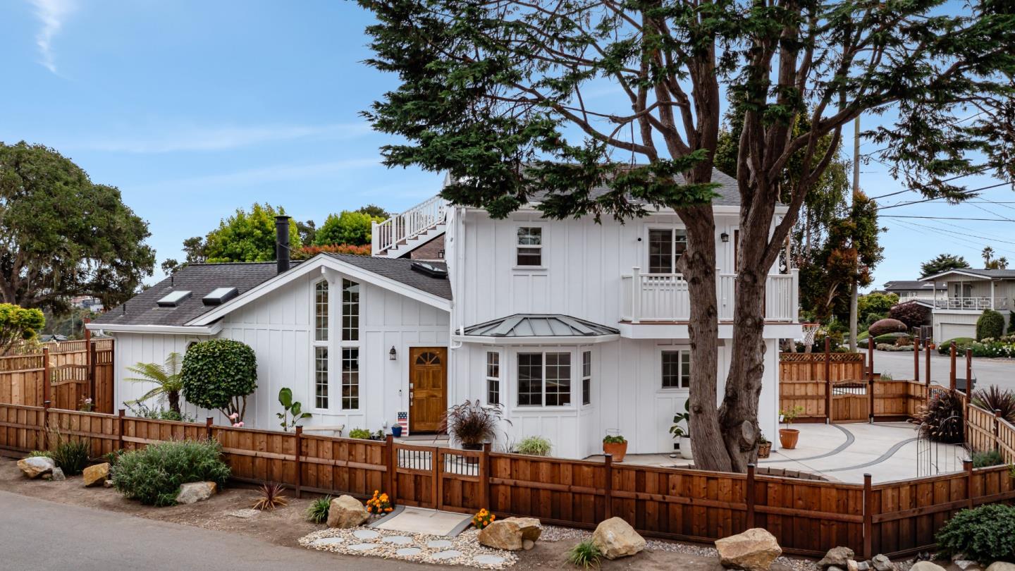 131 Seacliff DR