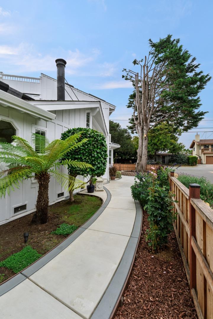 131 Seacliff DR