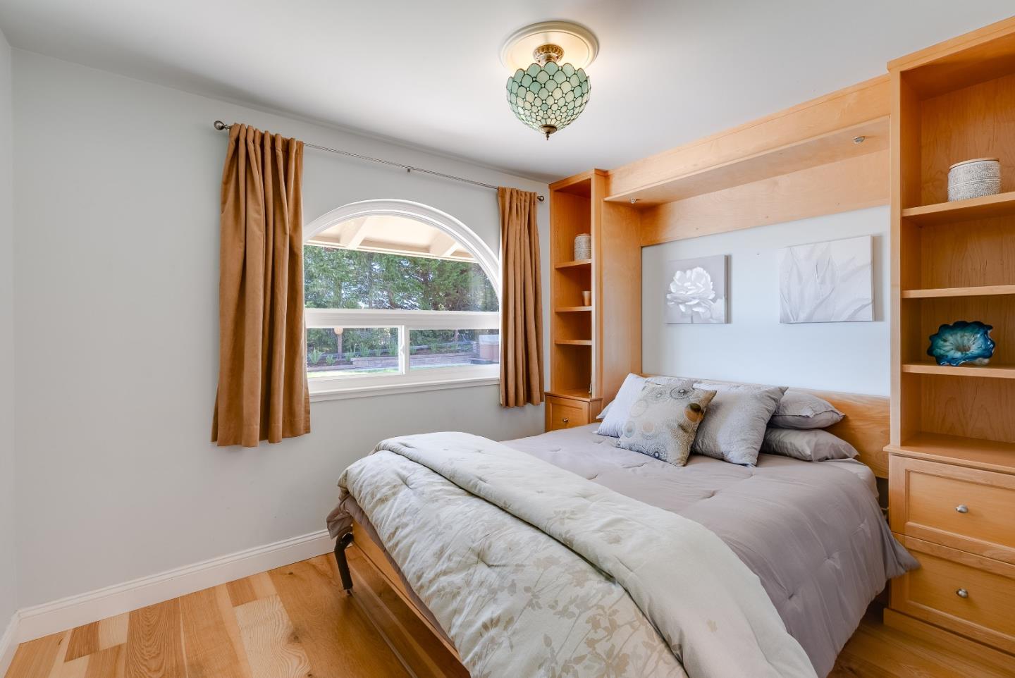 16 Kite Hill Road