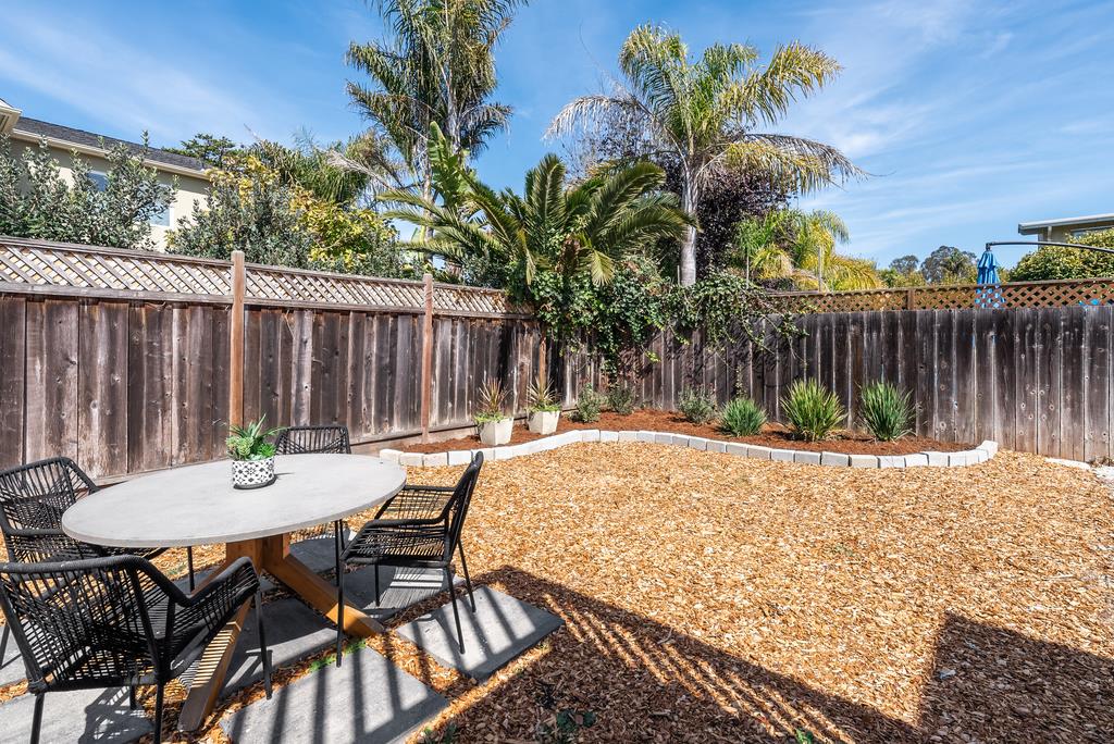207 Kingsbury DR