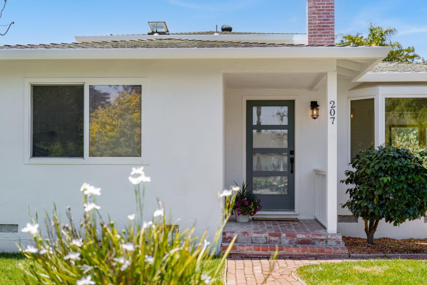 207 Kingsbury DR