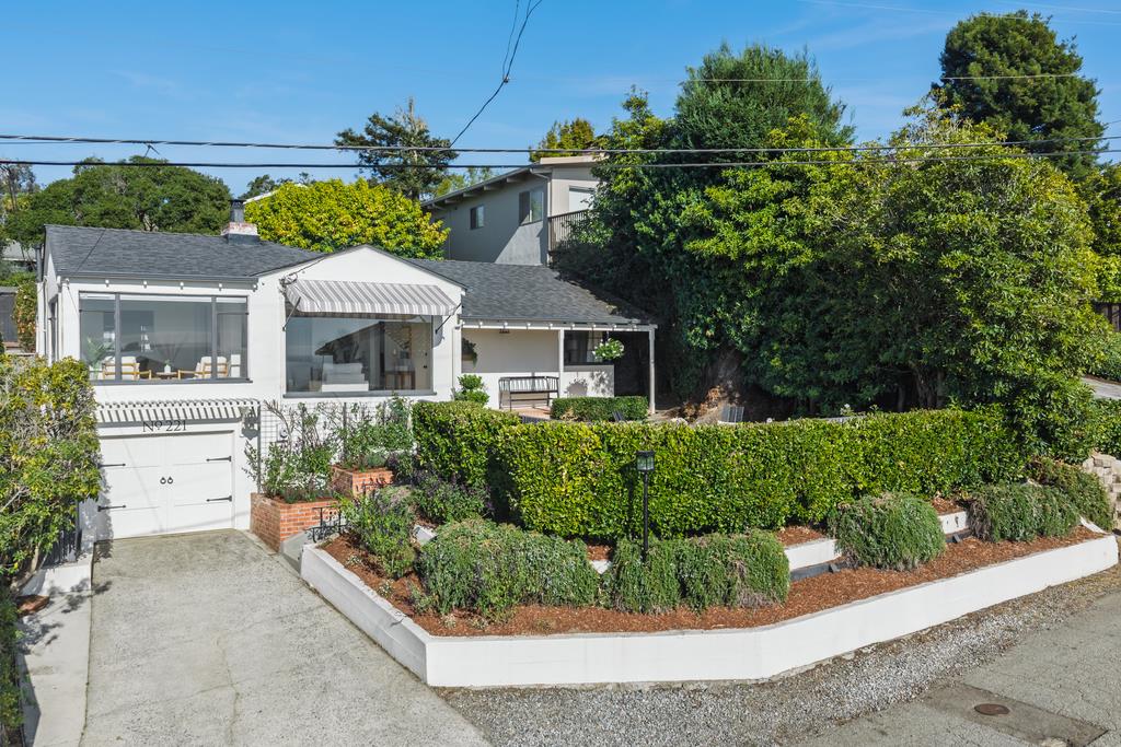 221 Highland DR