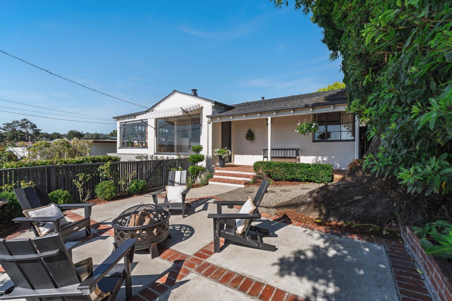 221 Highland DR