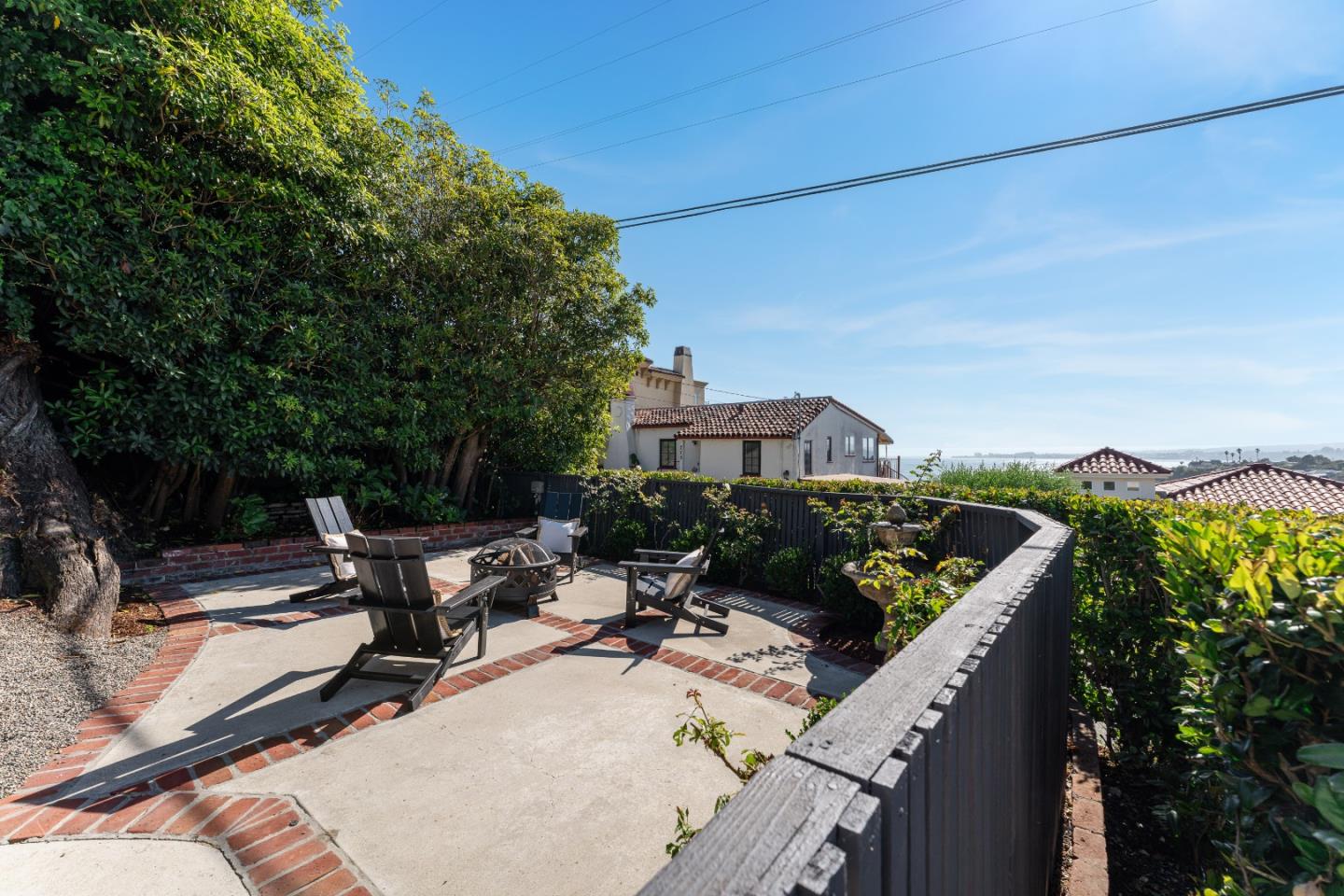 221 Highland DR