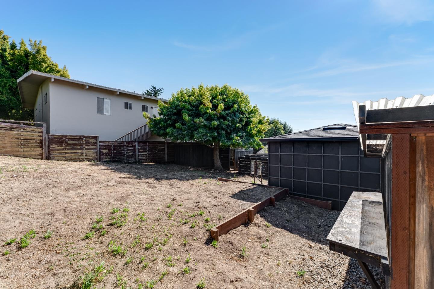 221 Highland DR