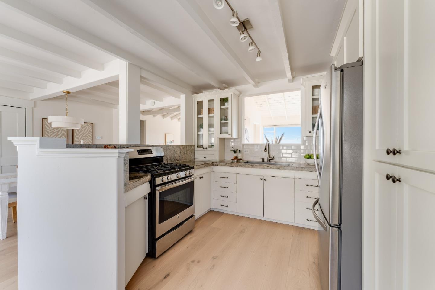 221 Highland DR
