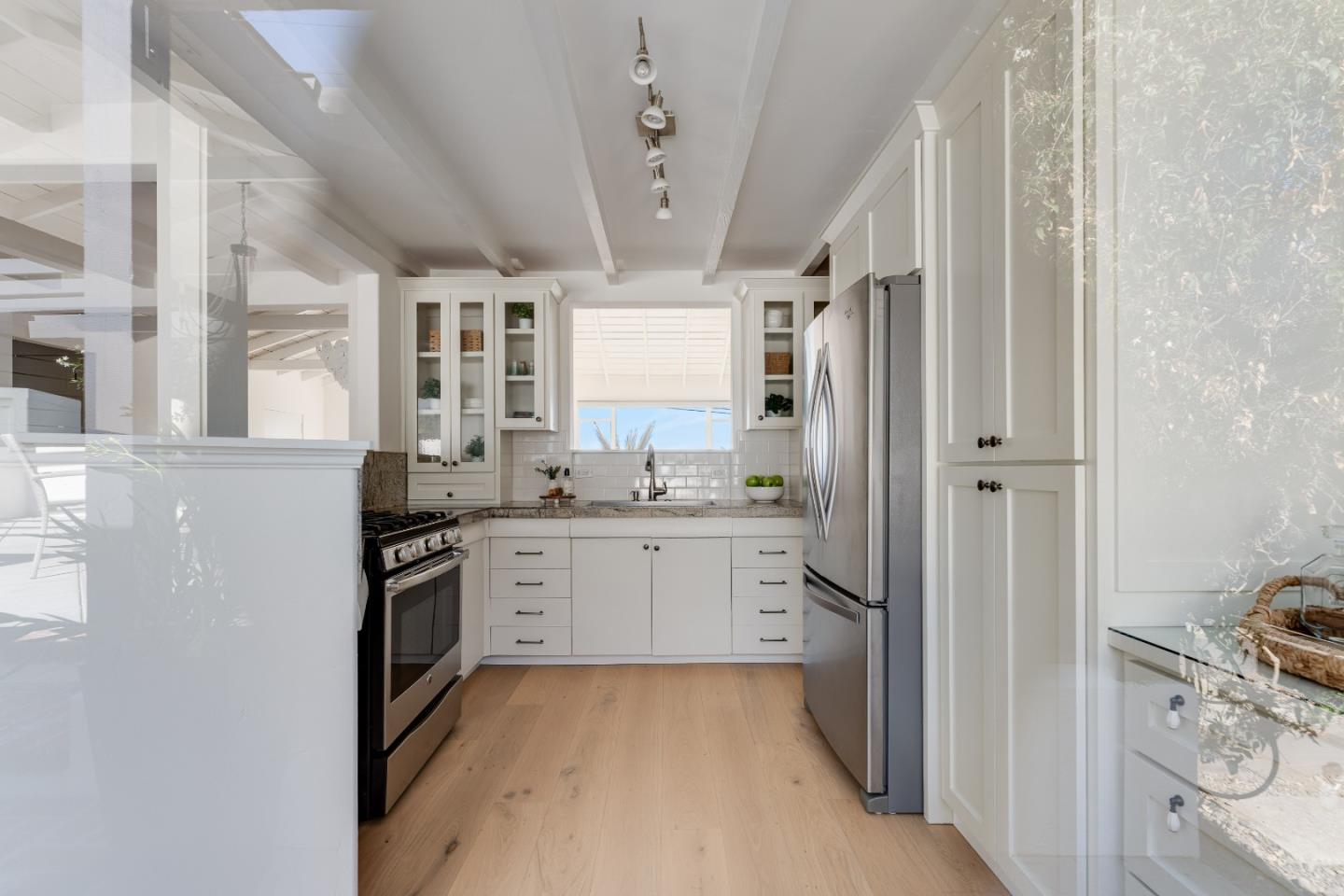 221 Highland DR