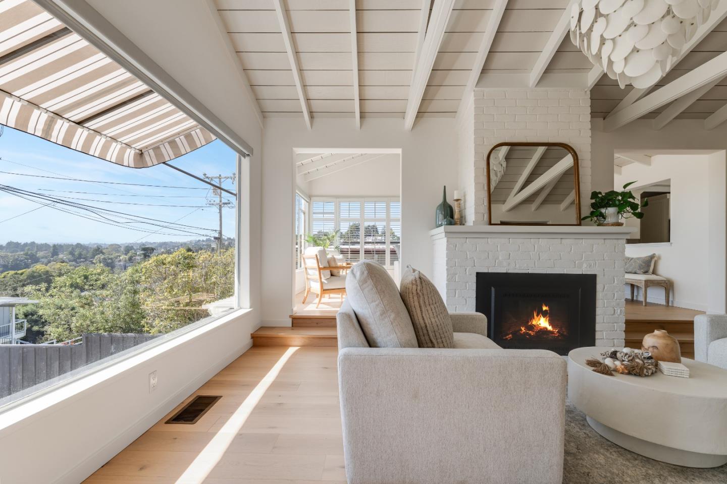 221 Highland DR