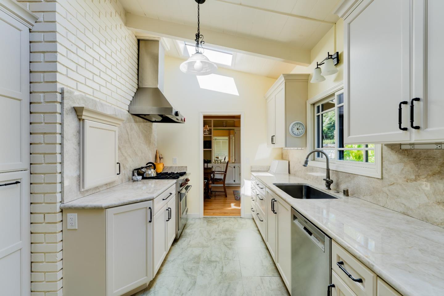 505 Bayview DR