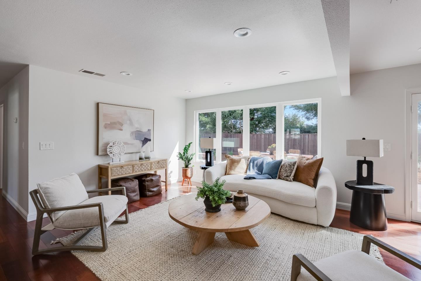 4492 Ranchero DR