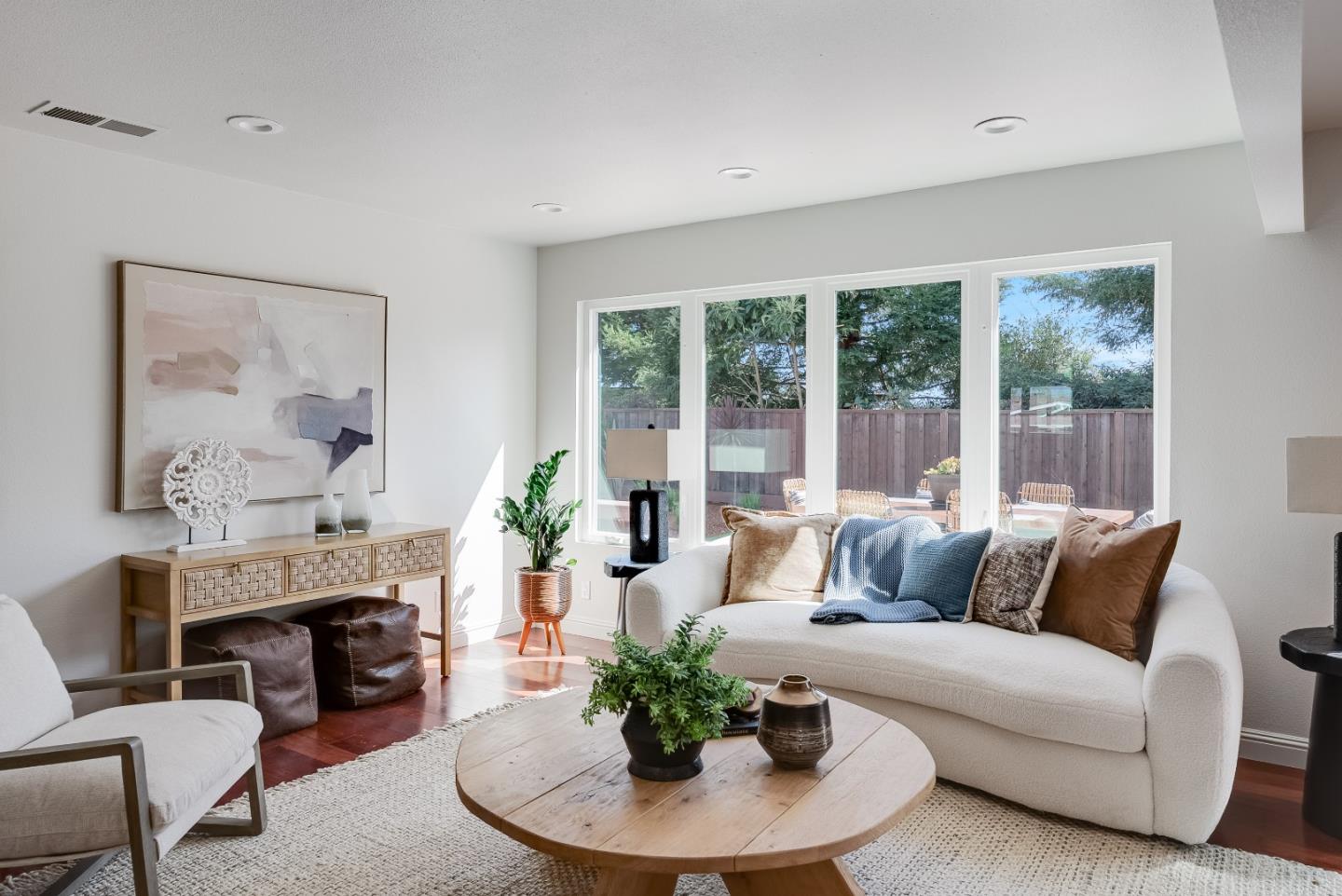 4492 Ranchero DR