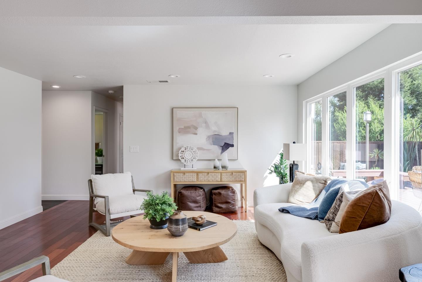 4492 Ranchero DR