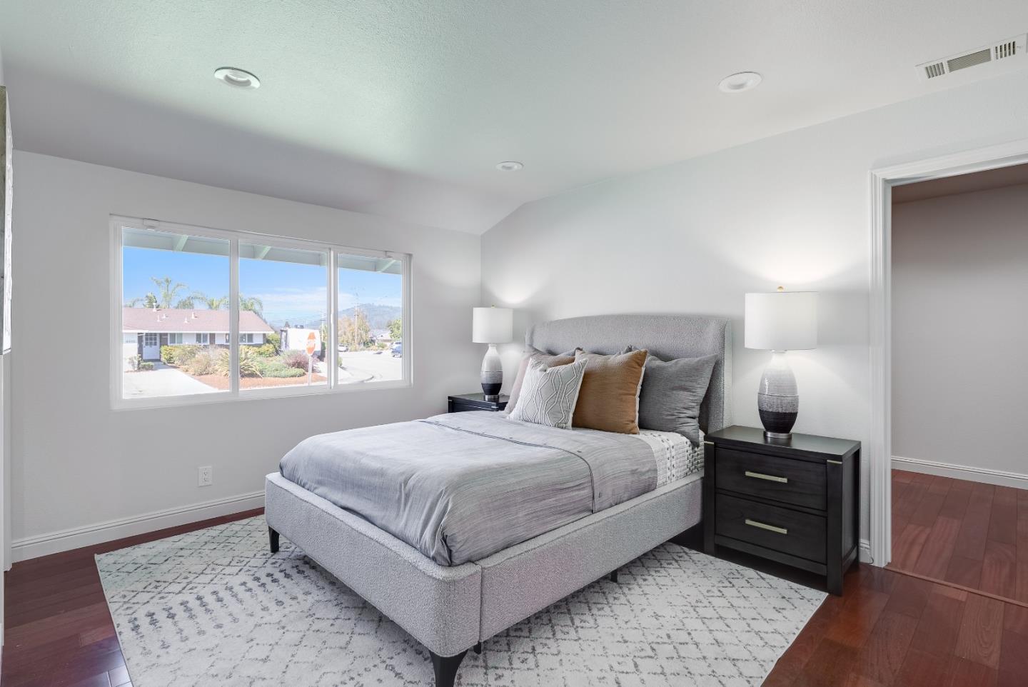 4492 Ranchero DR
