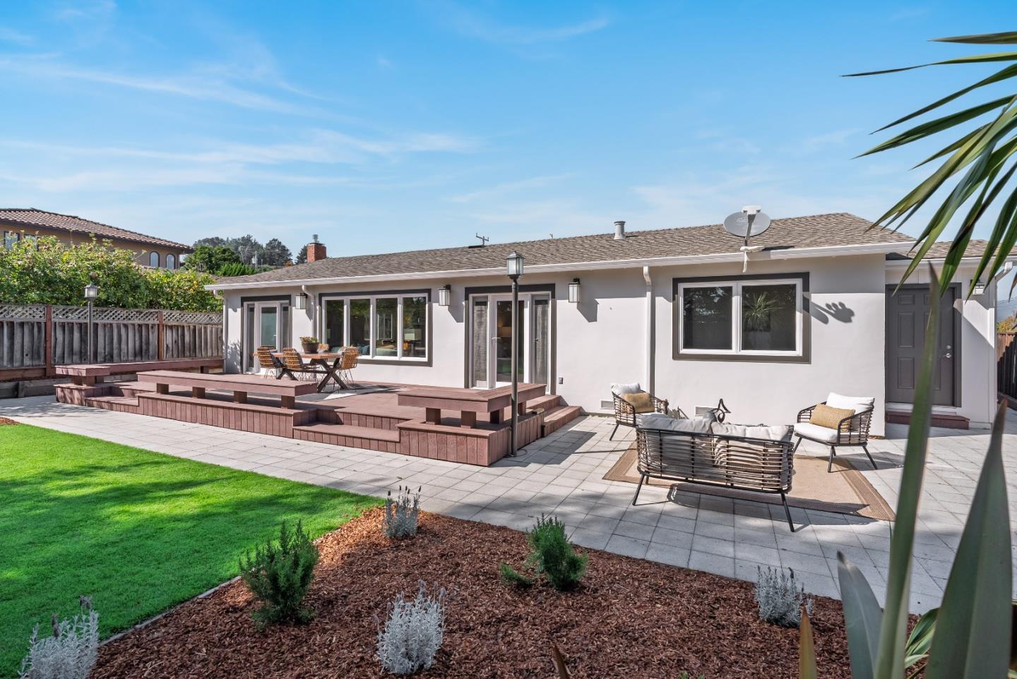 4492 Ranchero DR