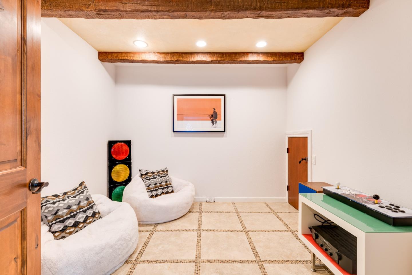 106 Mar Vista DR
