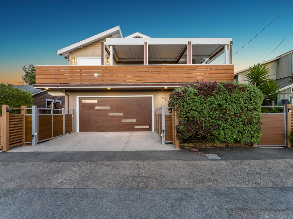 562 36th AVE