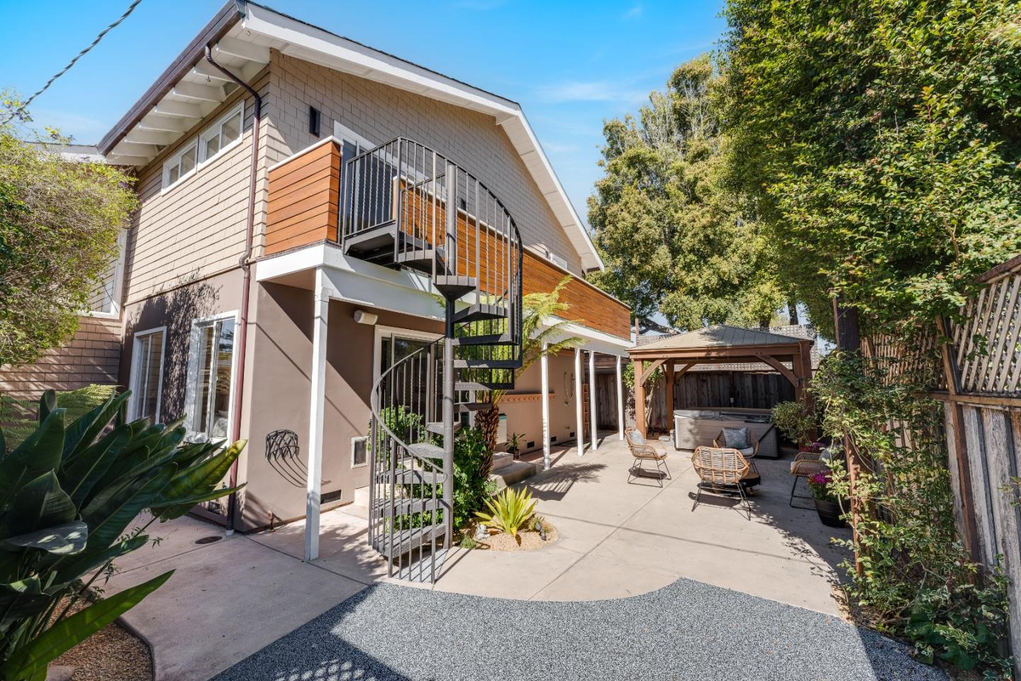 562 36th AVE