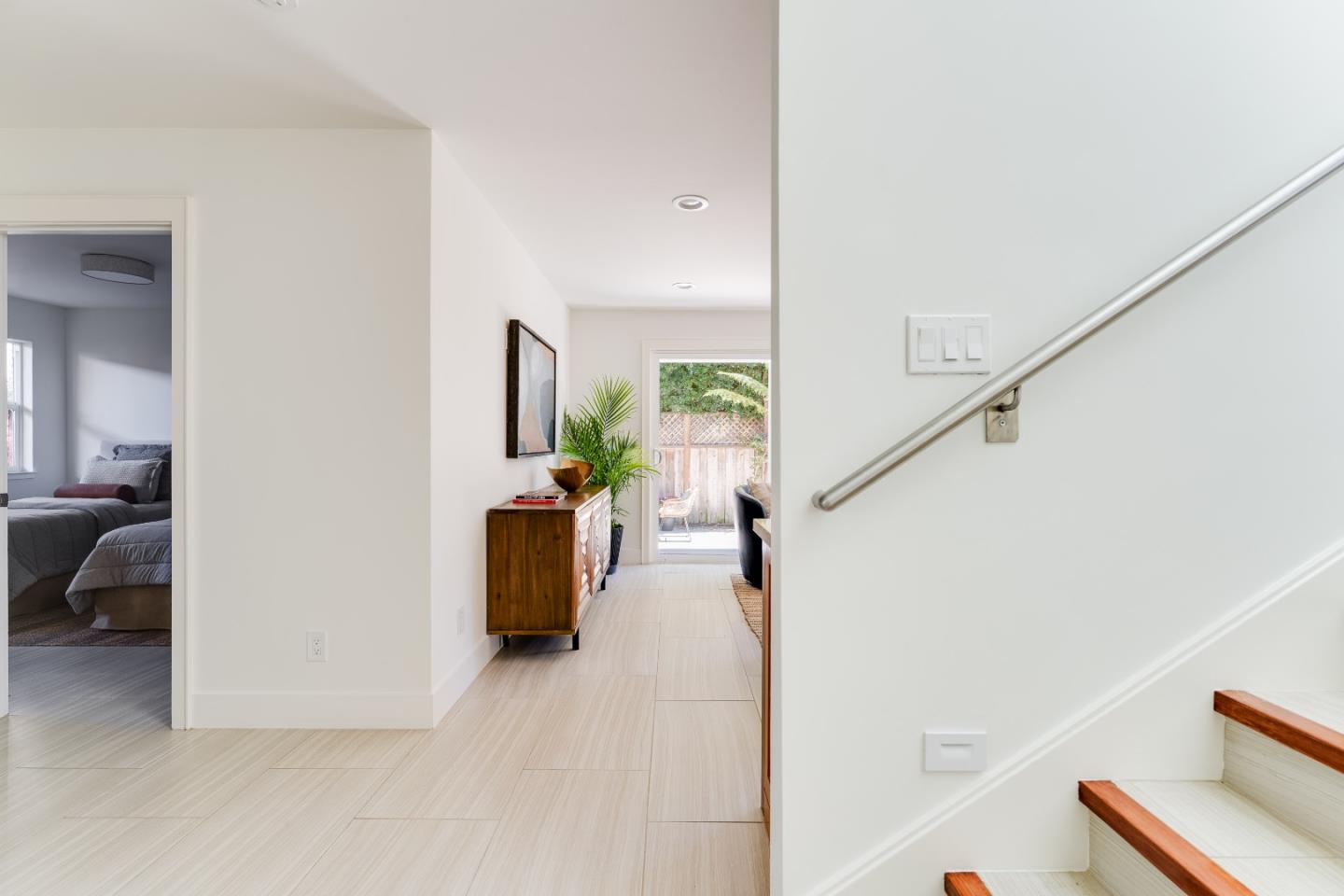 562 36th AVE