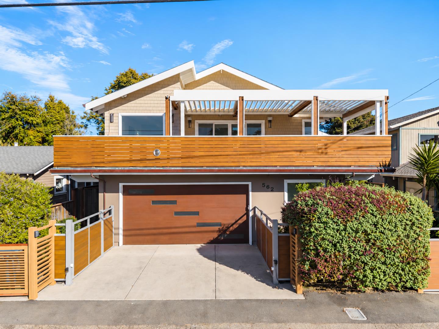 562 36th AVE