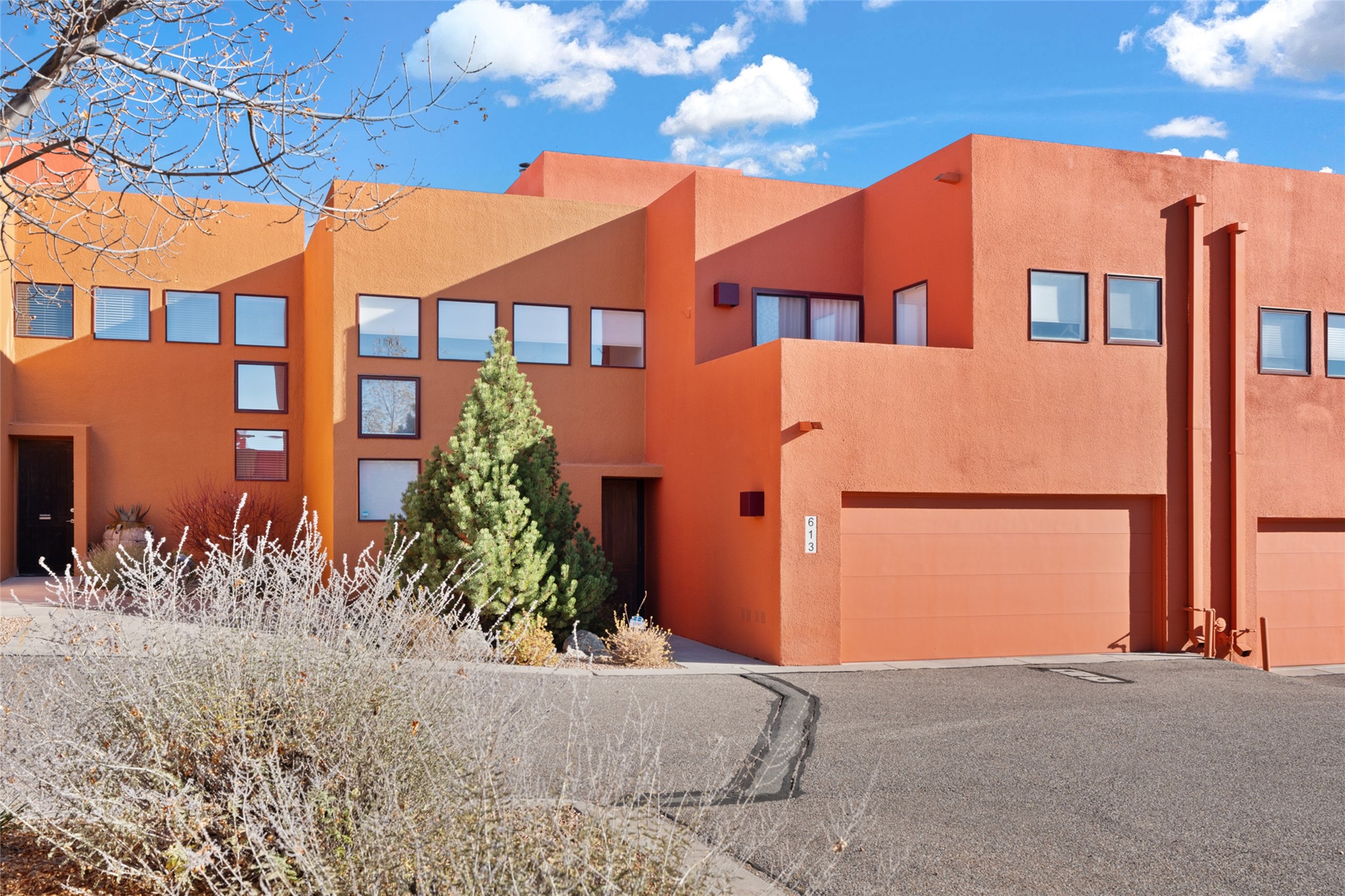 613 Avenida Colima