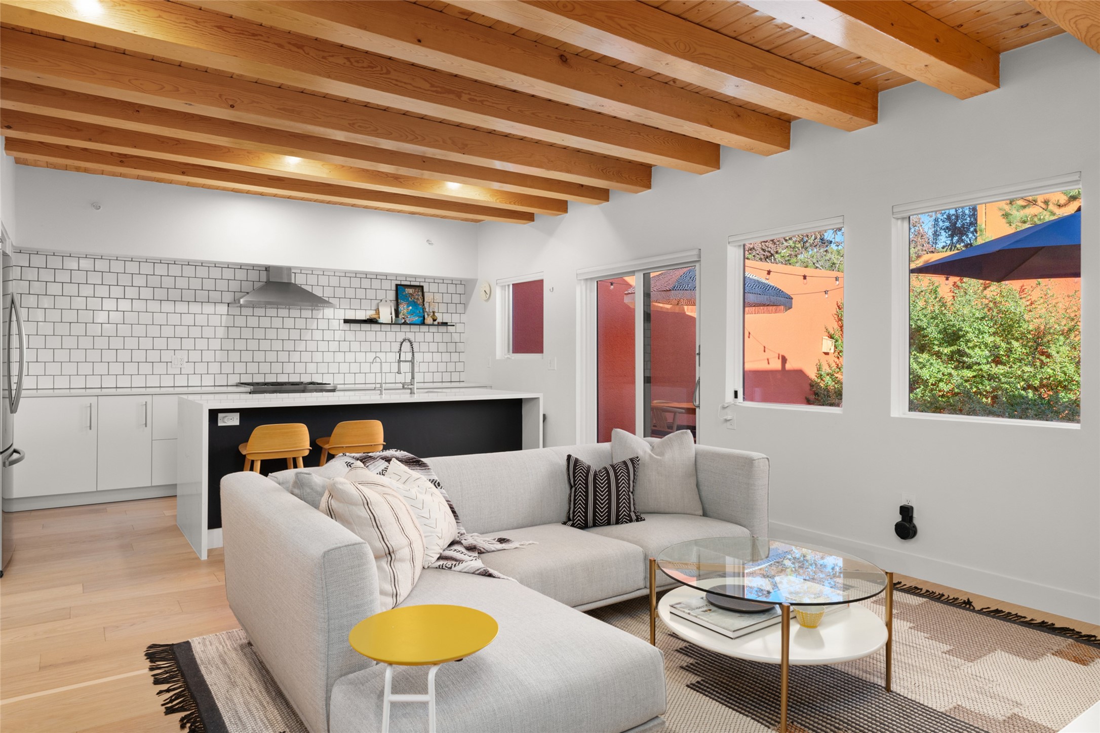 613 Avenida Colima