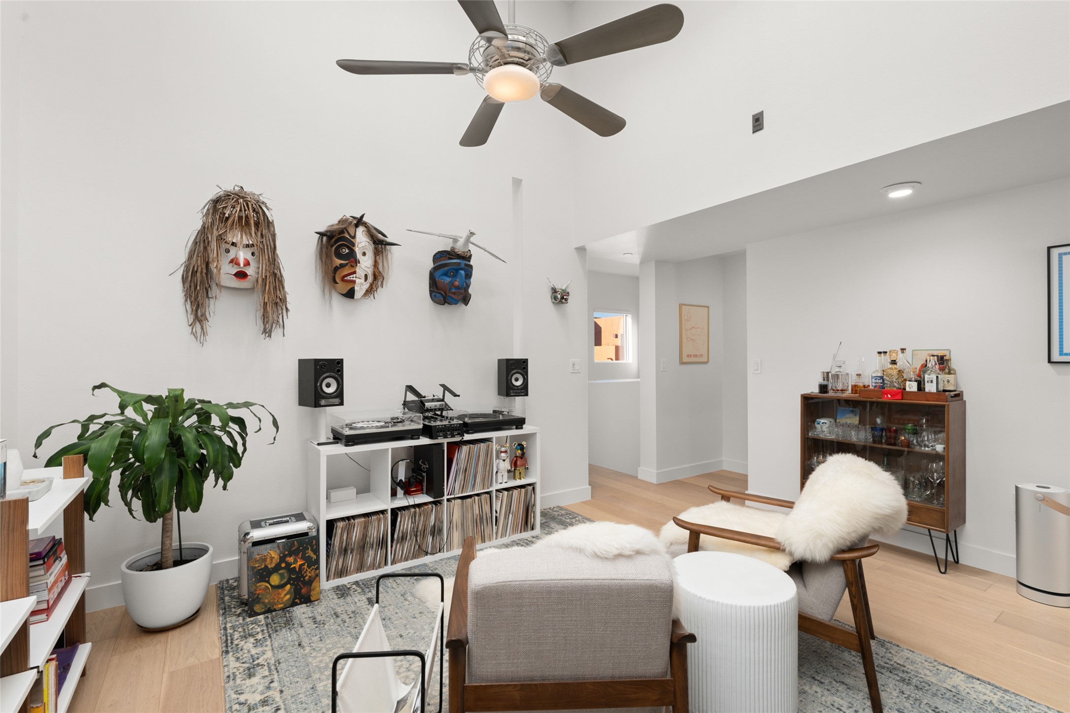 613 Avenida Colima