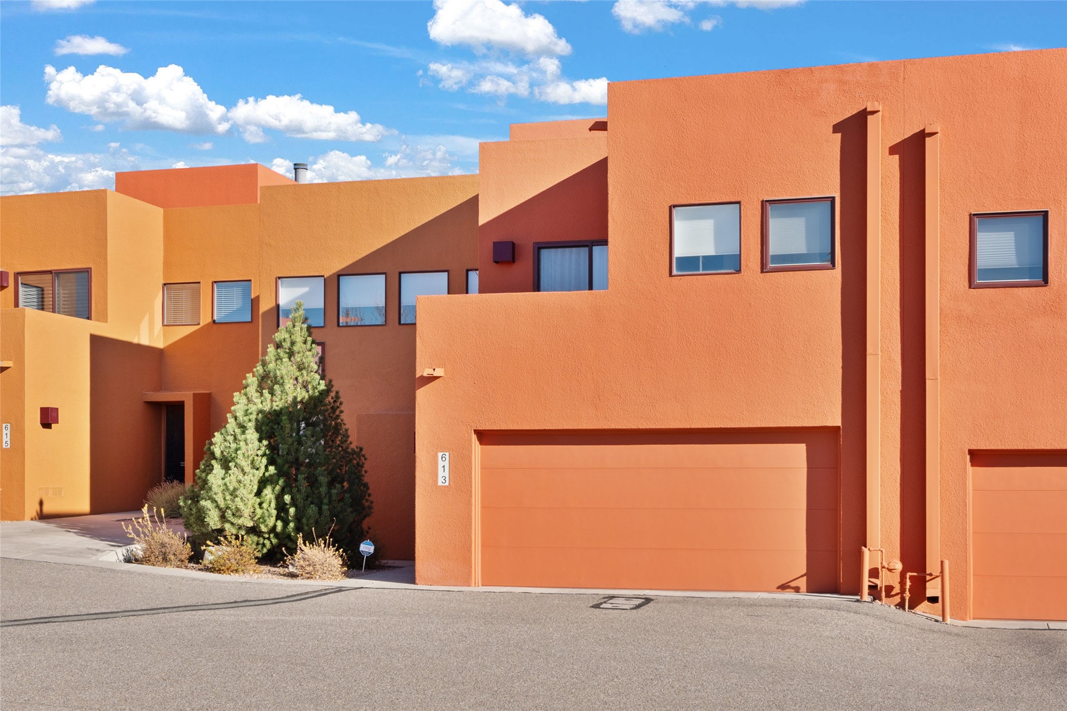 613 Avenida Colima