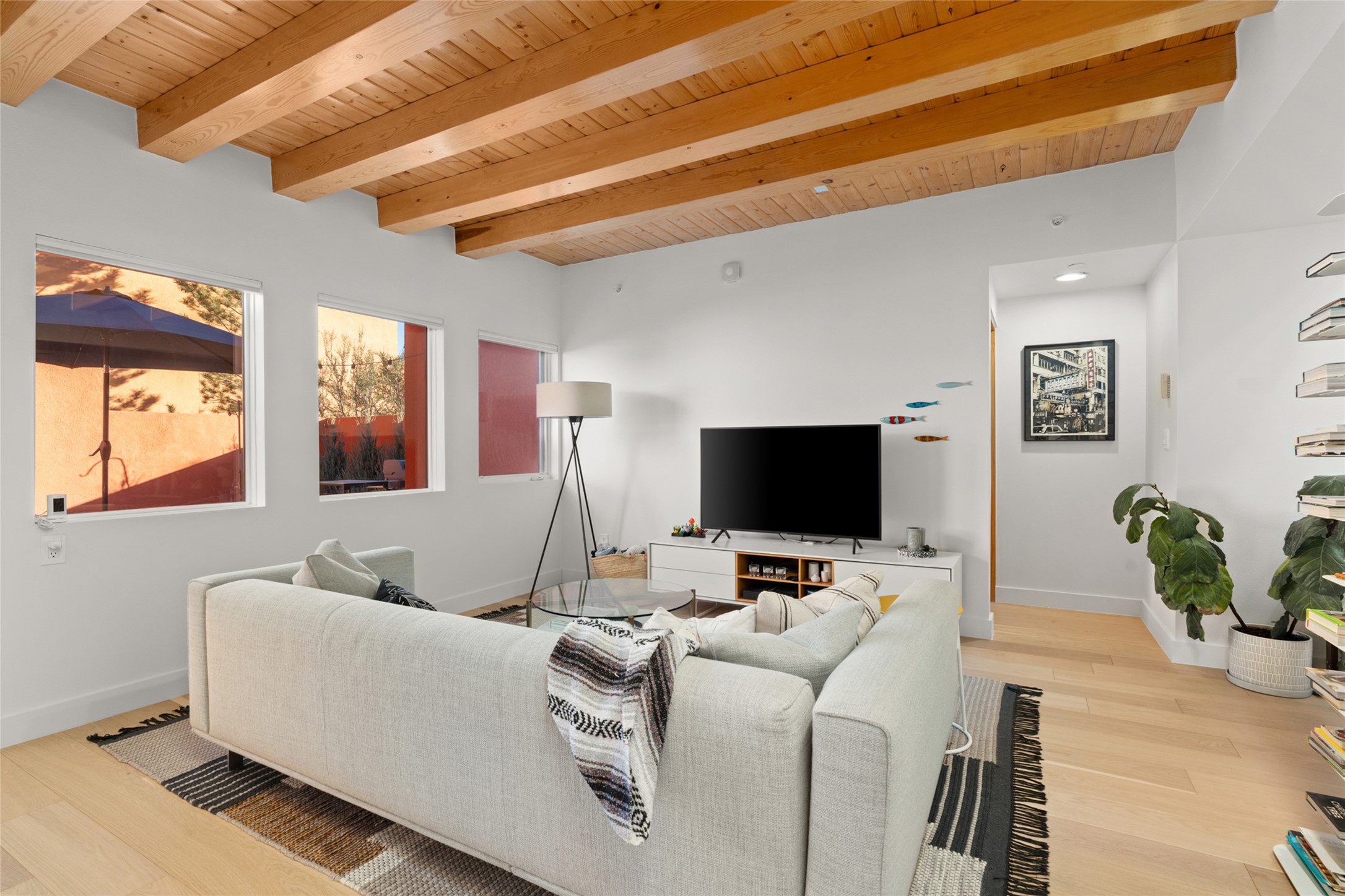 613 Avenida Colima