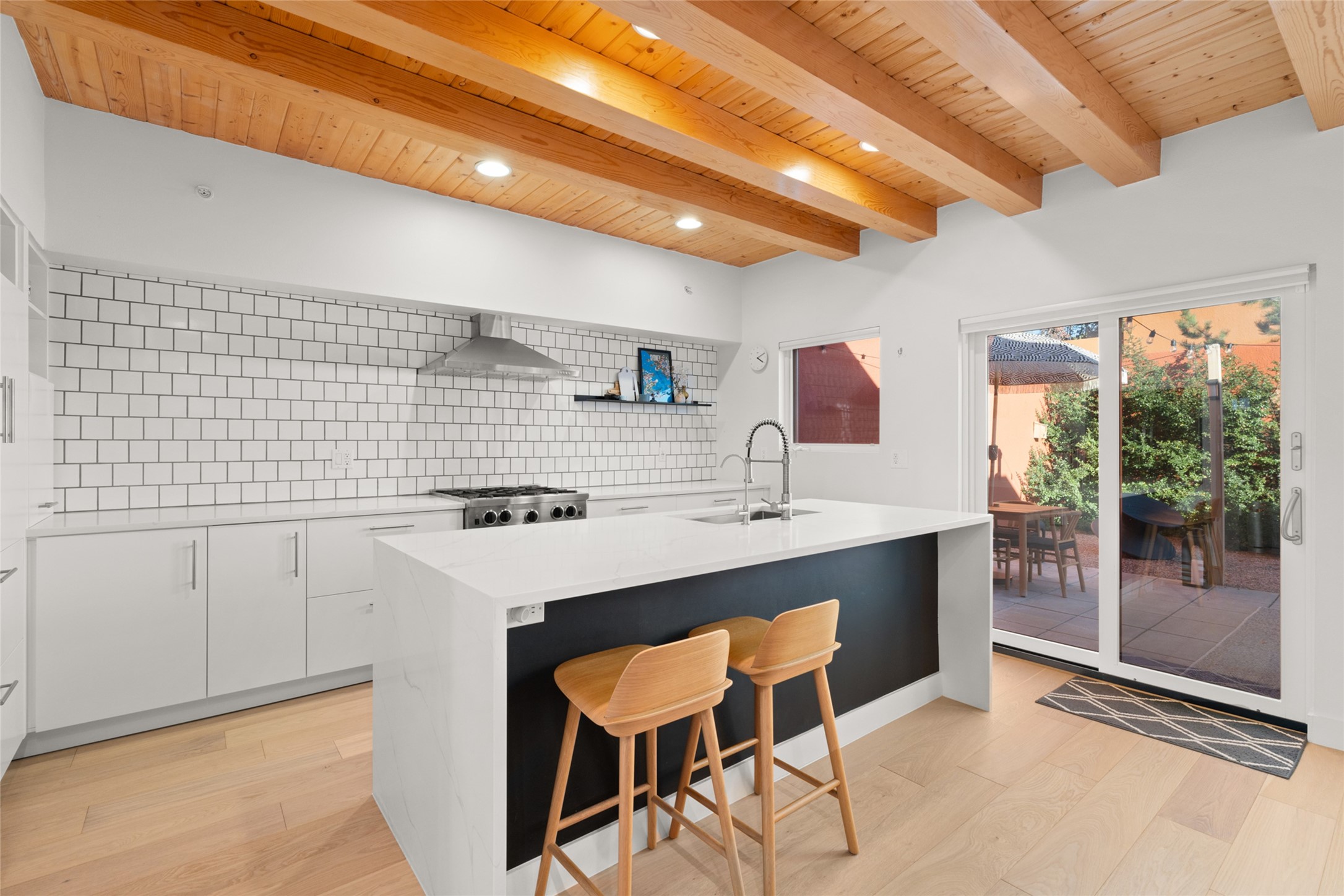 613 Avenida Colima