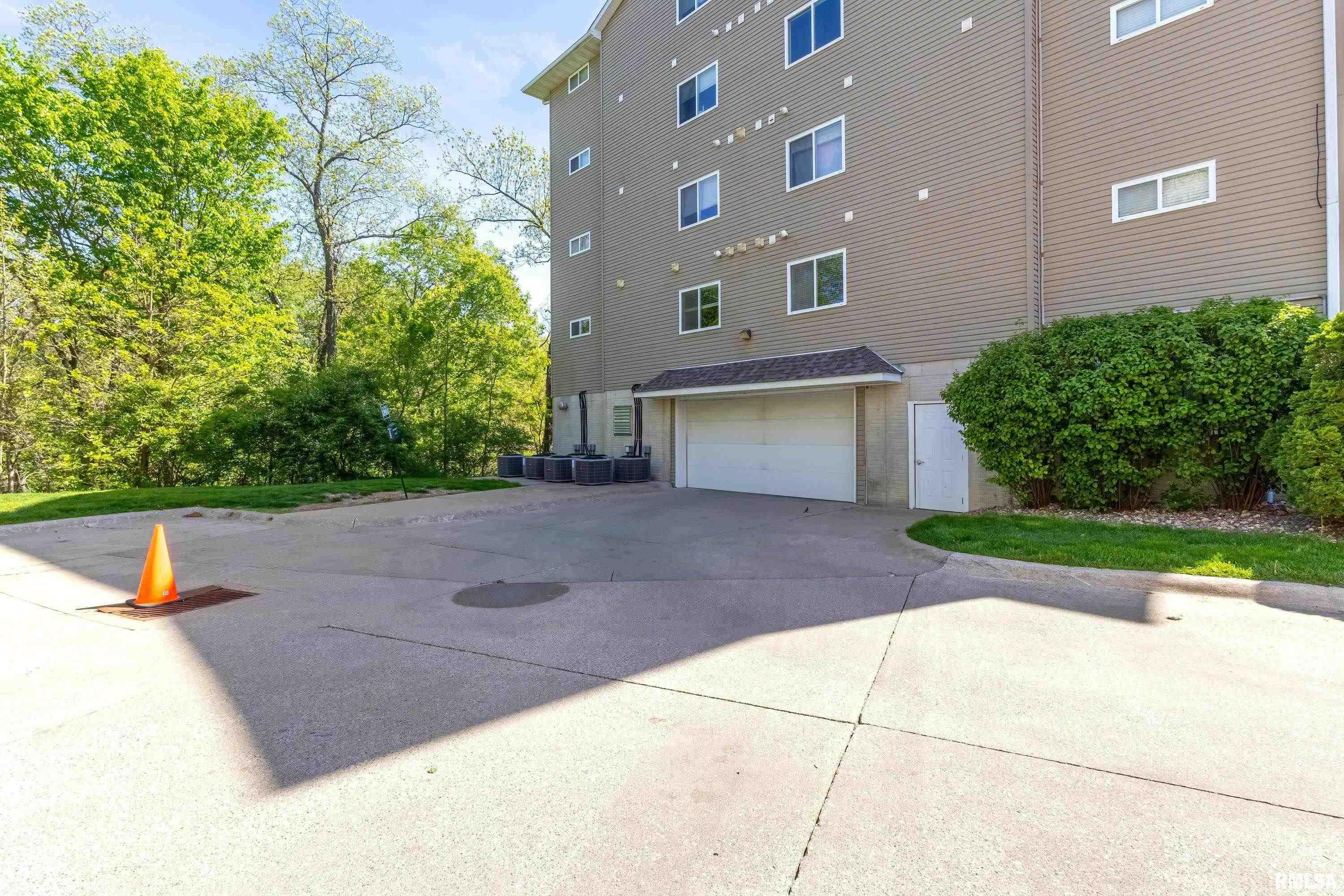 4102 CREEK HILL Drive Unit: 102