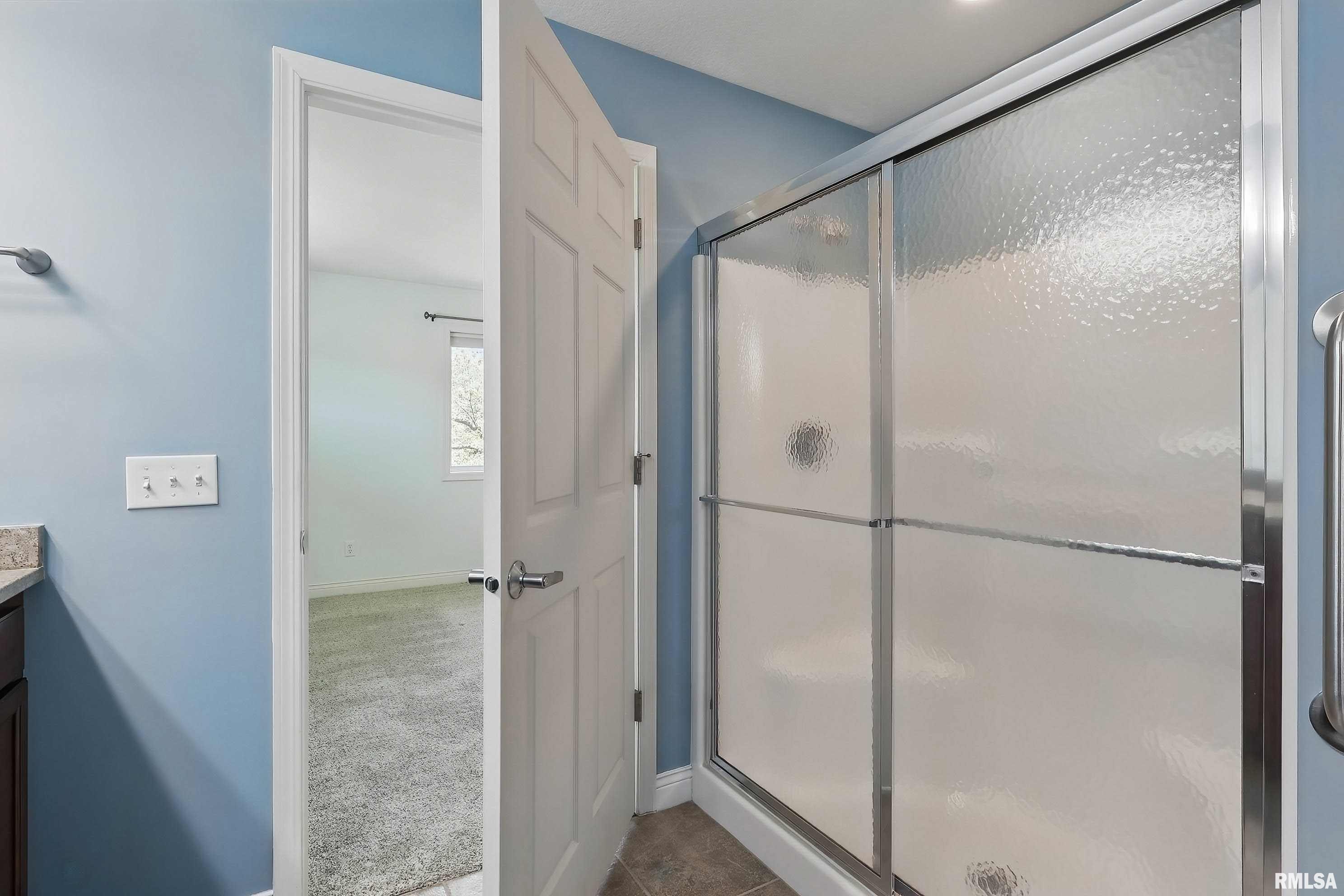 4102 CREEK HILL Drive Unit: 102