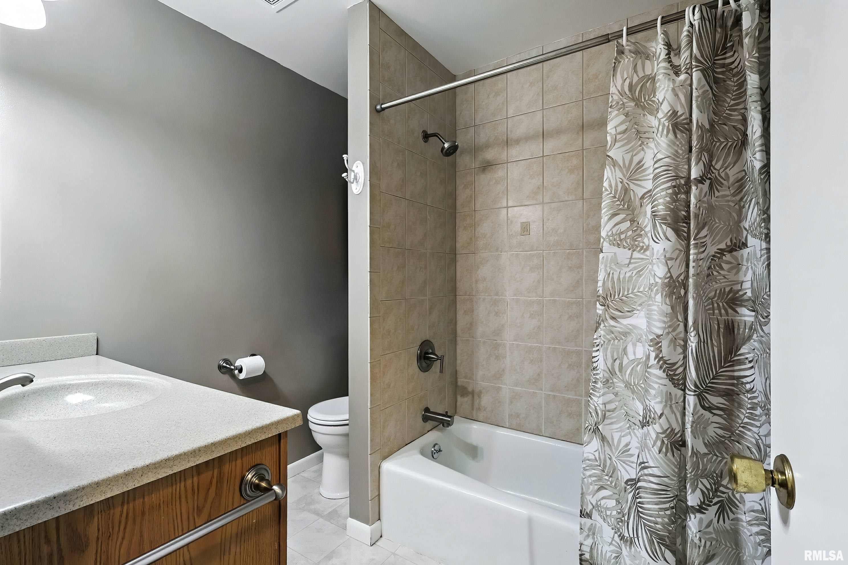 208 W 46TH Street