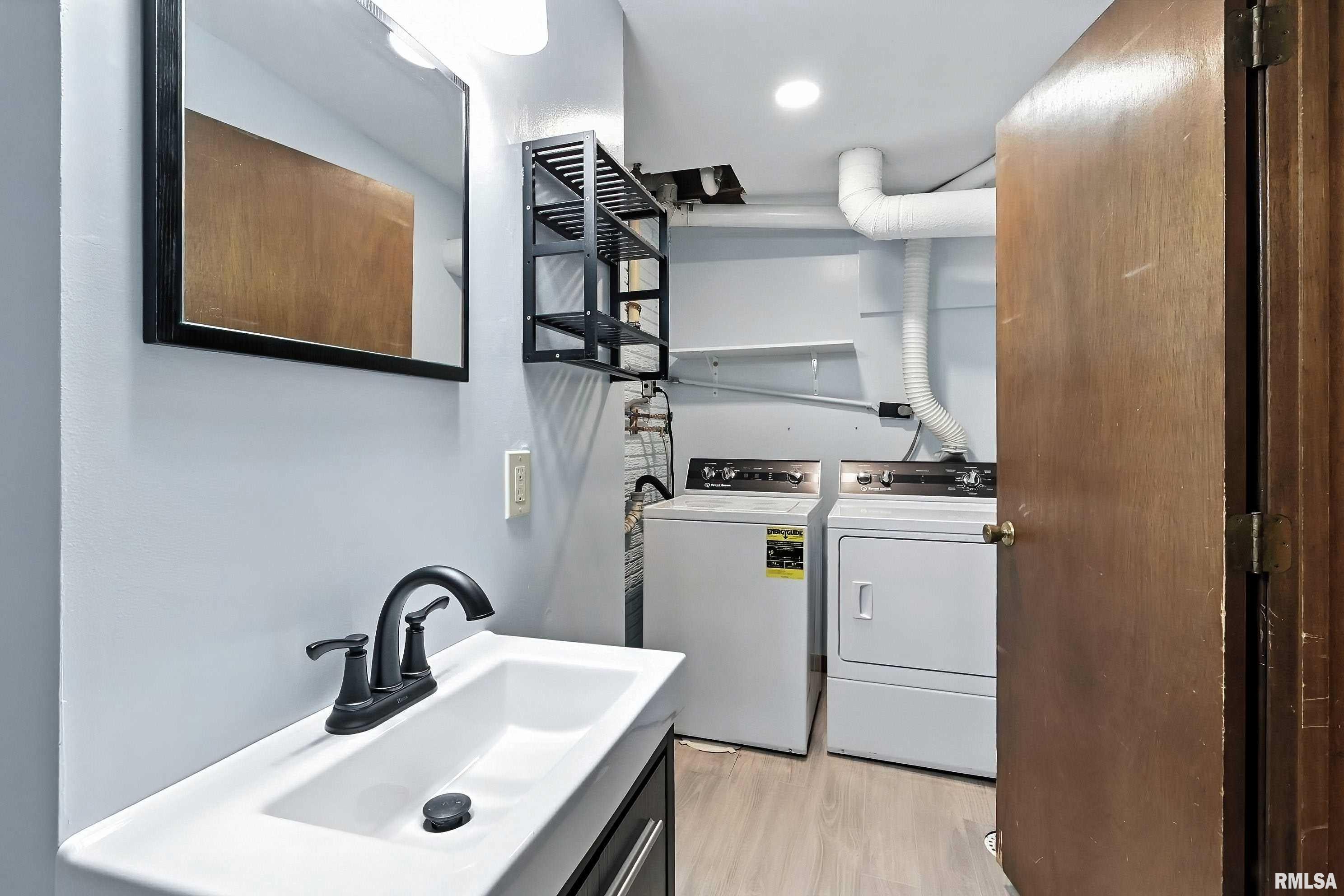208 W 46TH Street