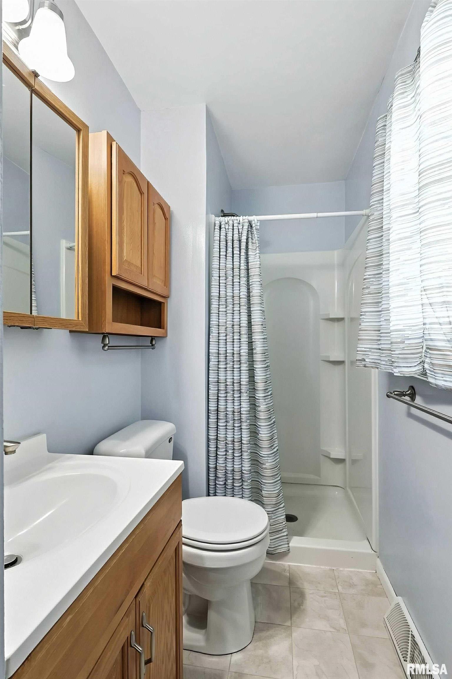 208 W 46TH Street